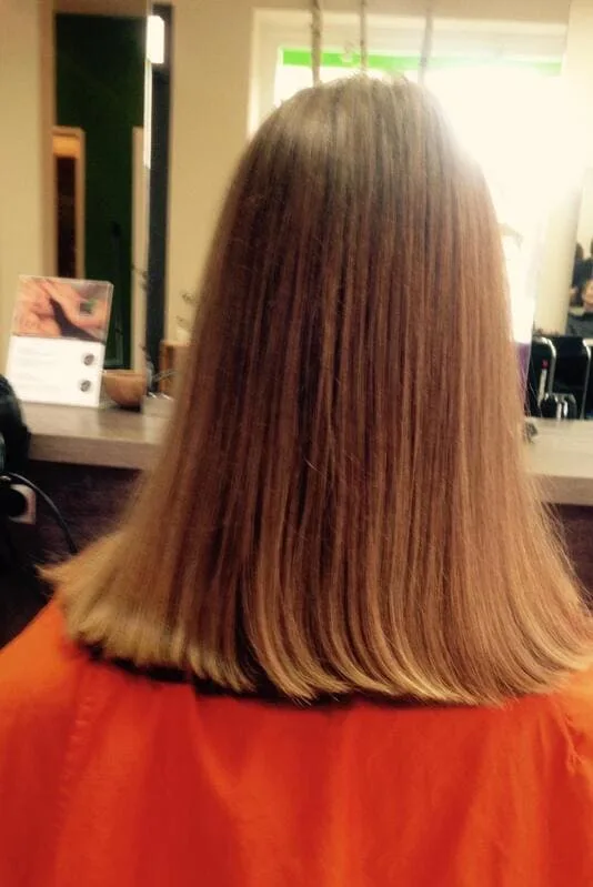 Eine frau mit langen Haaren